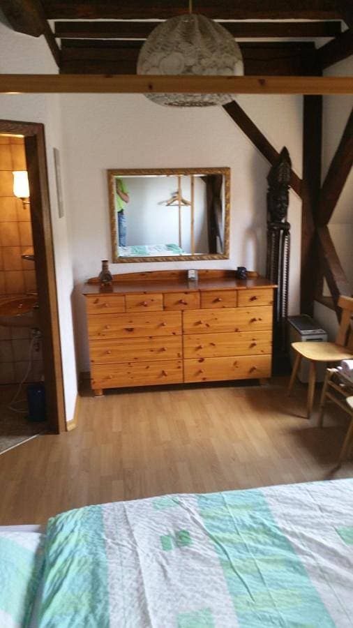 Foto 5 von 11: Double Room with Private Bathroom