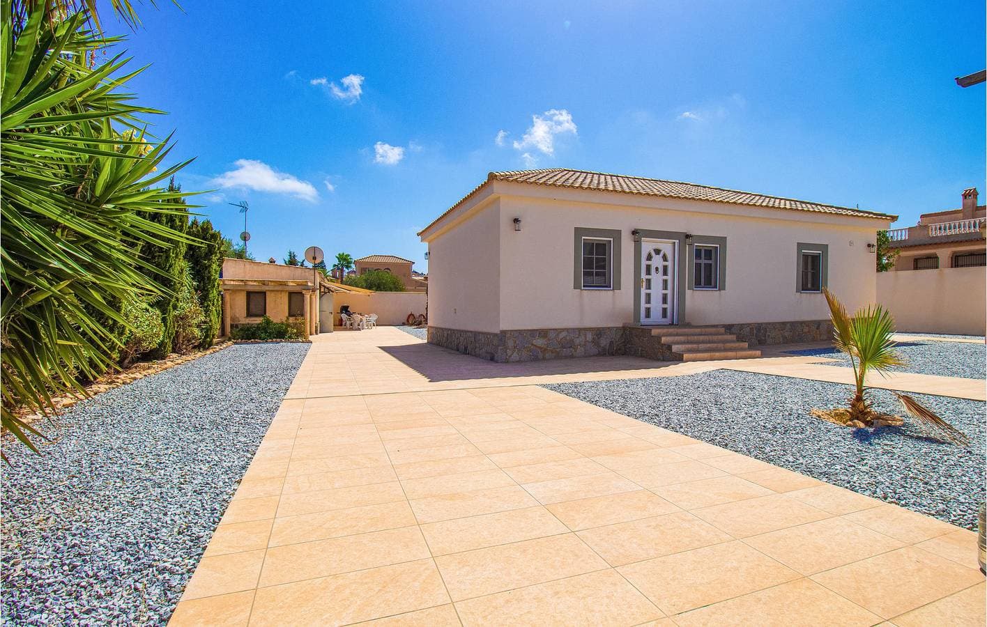110qm Wohnung: AC, Pool, Terrasse, Parkplatz 1