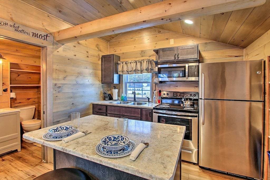 Foto 8 von 23: Neu! Sebago Lake Haven w / Deck & Waterfront View