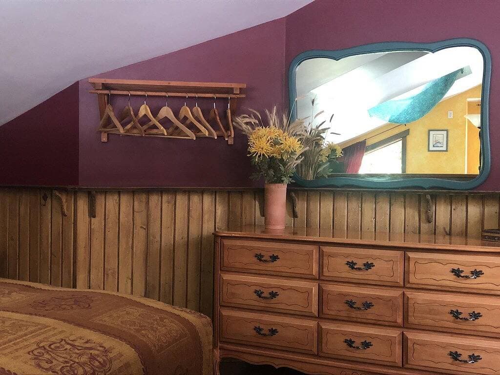 Foto 11 von 37: Mistiso Place Ferienwohnungen -Kokanee Suite