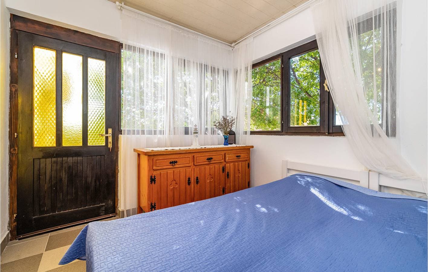 Foto 8 von 29: Gemütliche 1-Zimmer-Wohnung mit Terrasse, 300 m von der Küste entfernt