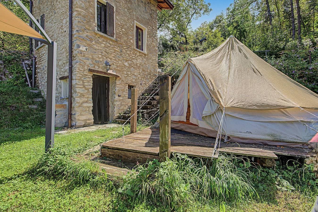 Foto 10 von 25: „Glamping C Selva Tenda Ciliegio“ mit BBQ und Gemeinschaftspool