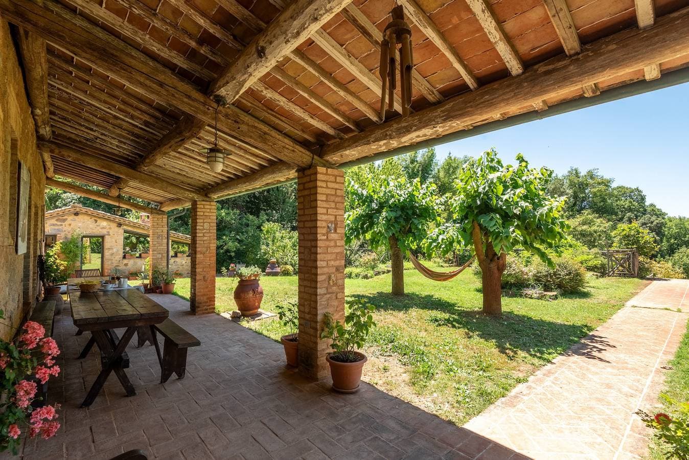Foto 12 von 24: Zimmer 'Podere Marroneto - Camera 1' mit Bergblick, Gemeinschaftspool und Wi-Fi