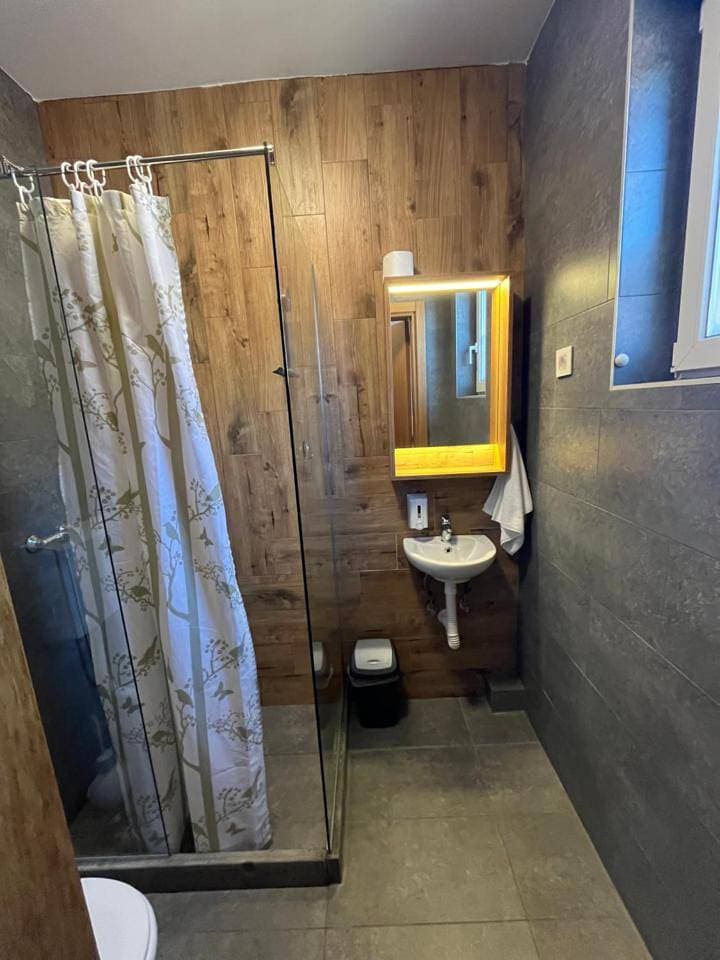 Foto 7 von 8: Double Room with Private Bathroom