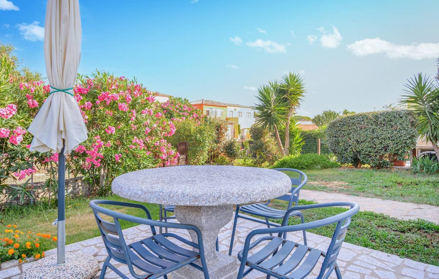 Foto 12 von 22: Appartement am Strand mit Pool und Parkplatz