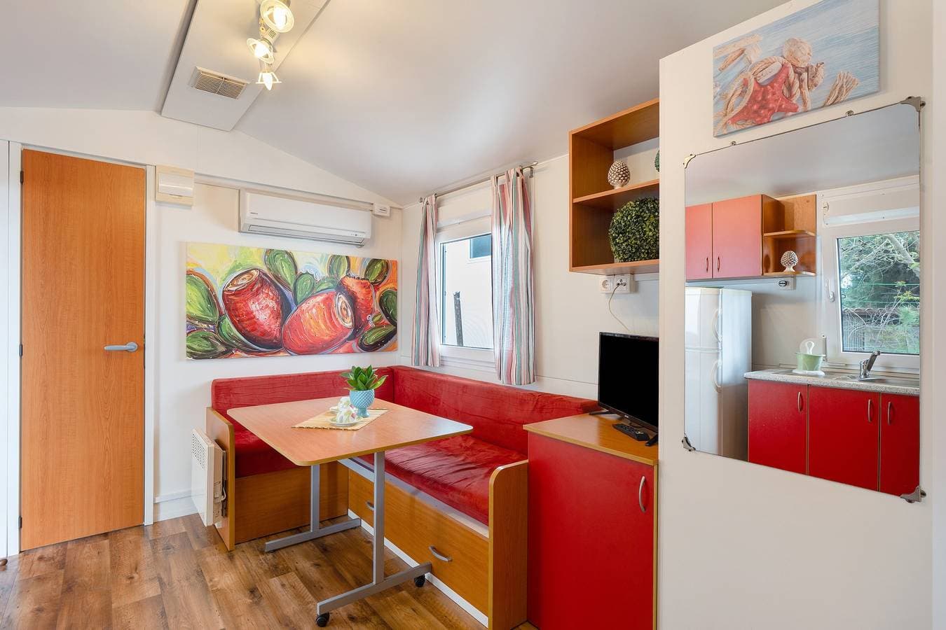 Foto 11 von 41: Mobilheim 'Casa Mobile 12' mit Gemeinschaftsgarten und WLAN