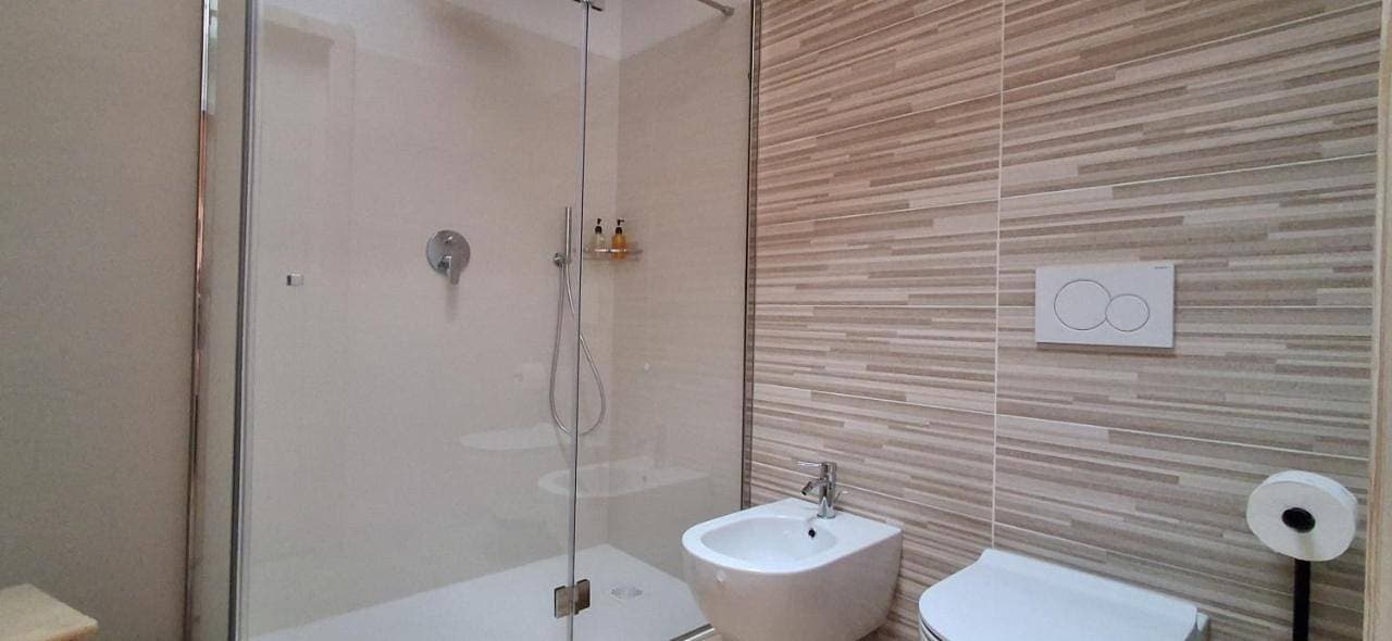 Foto 10 von 12: Double Room with Private Bathroom