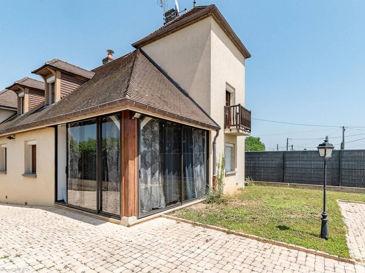 Foto 6 von 31: Geräumiges Haus mit Gemeinschaftspool nahe Beaune, Klimaanlage, Privatparkplatz