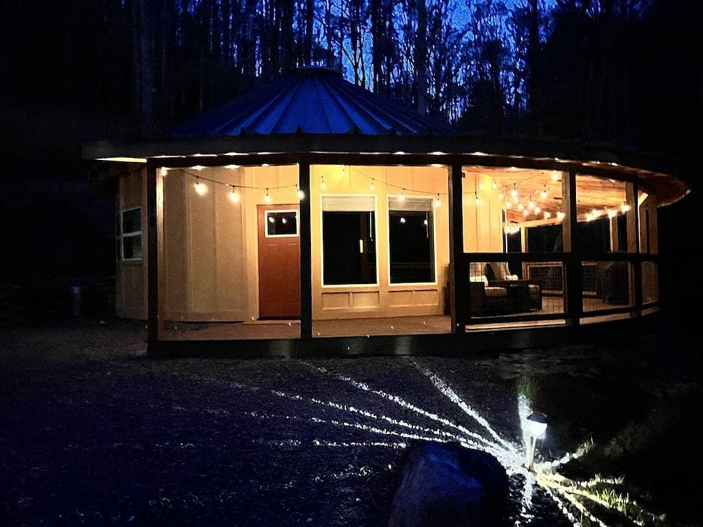 Foto 8 von 32: Hidden Falls Yurt