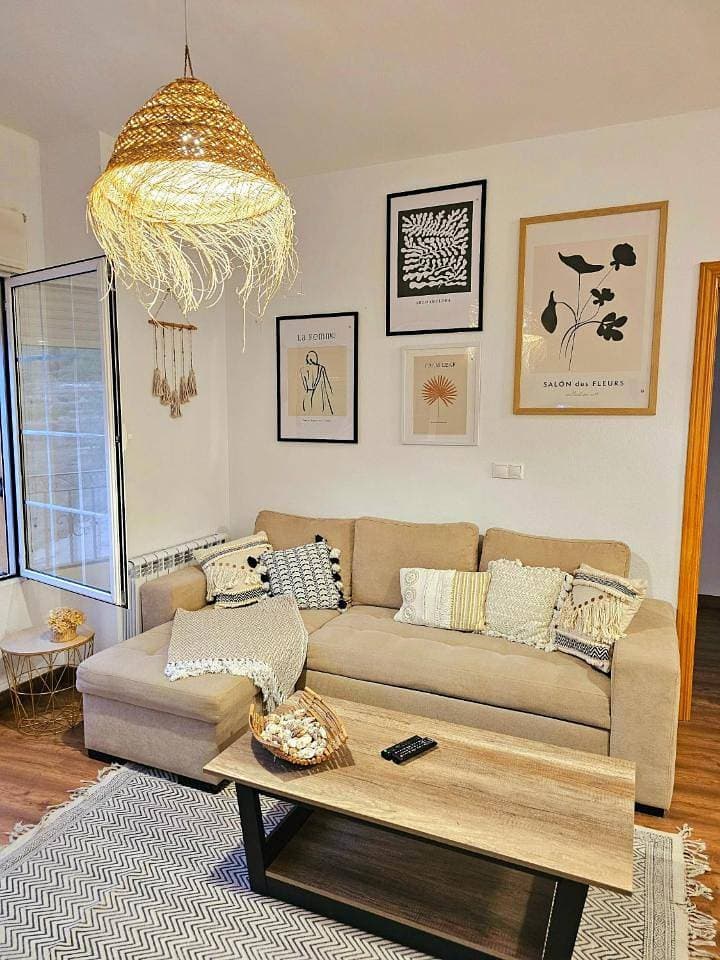 Foto 13 von 40: Two-Bedroom Apartment with Mountain View