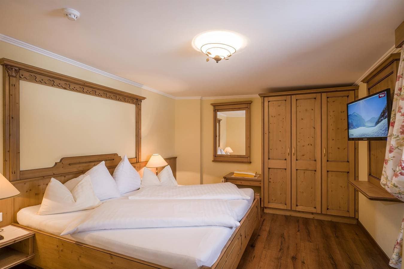 Foto 11 von 48: Doppelzimmer ohne Balkon Fs