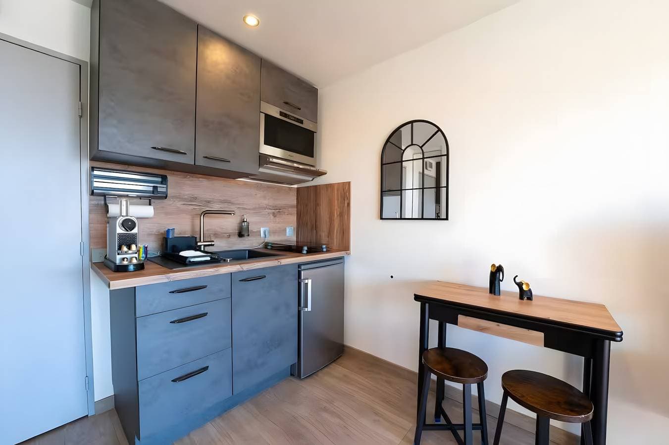 Foto 8 von 21: Ferienwohnung 'Le Panorama' mit Meerblick, WLAN und Klimaanlage