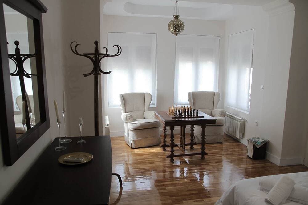 Foto 4 von 25: Family Room at Casa El Villar