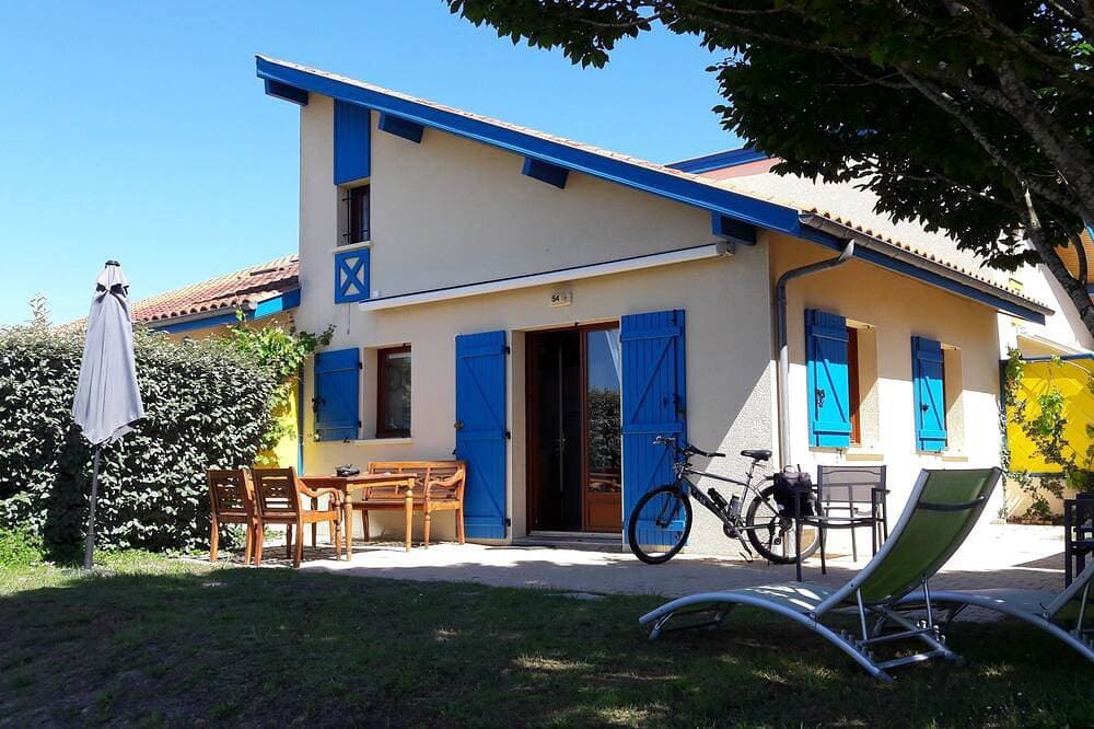 Einfamilienhaus mit Pool, Kinderclub in der Wohnanlage 1