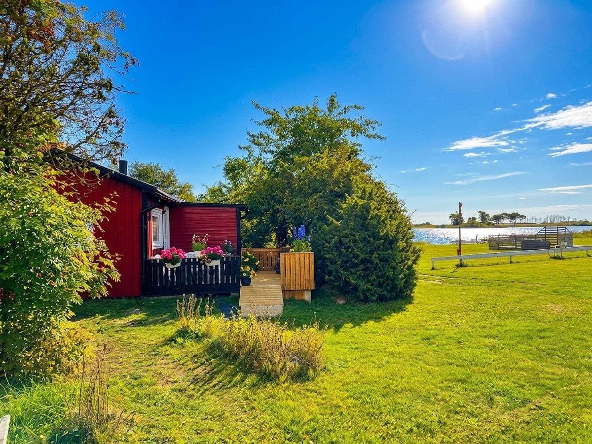 Ferienhäusschen mit Meerblick am Badestrand an der Ostsee 1