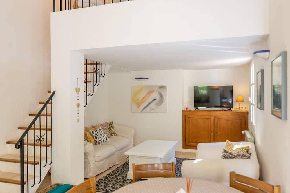 Foto 11 von 30: Cosy cottage near Roussillion, air-conditioned, 14m heated pool,  large grounds.