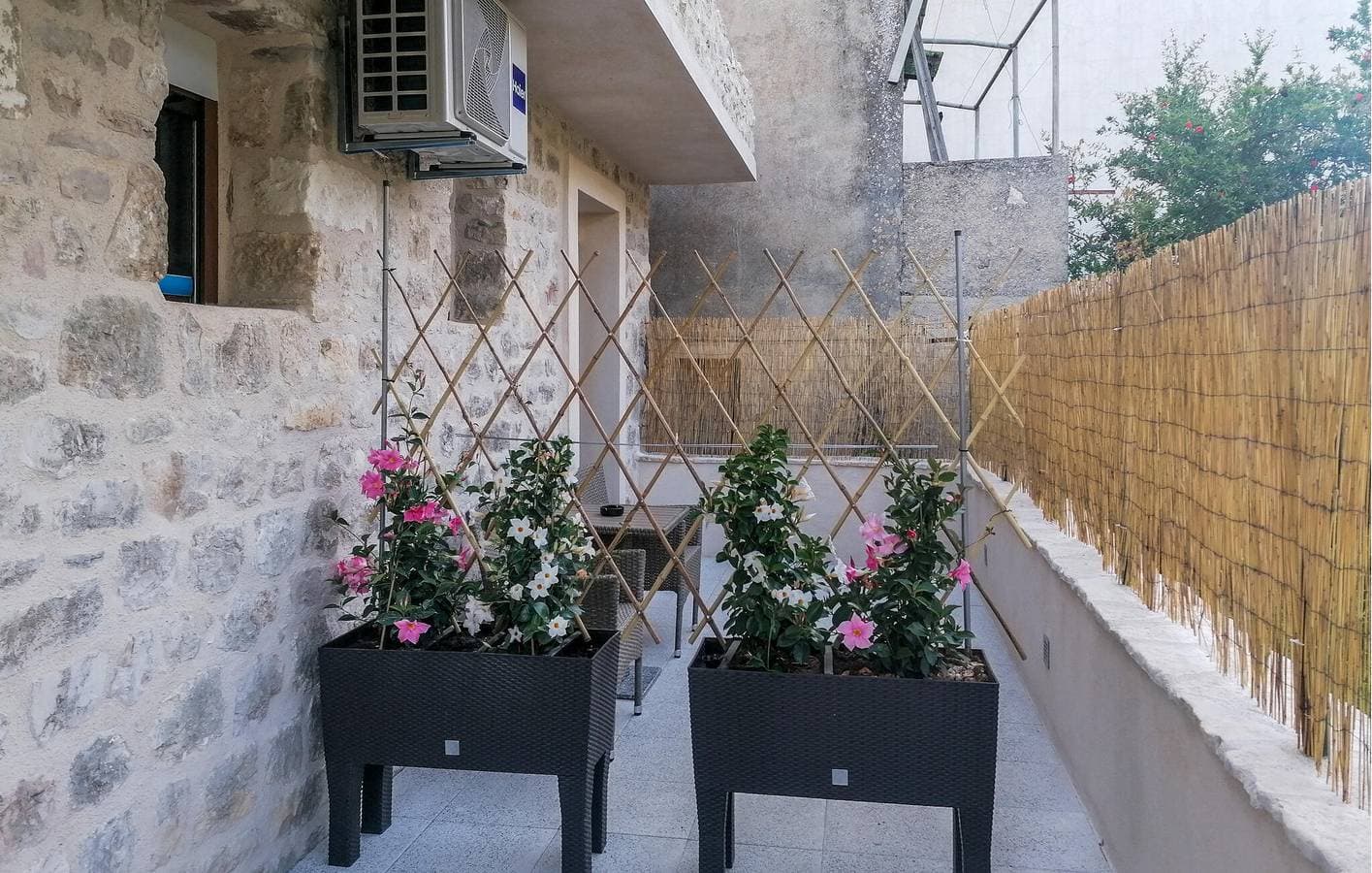 Foto 6 von 19: Gemütliche Ferienwohnung mit Terrasse, Küche, 600 m zum Strand und WLAN