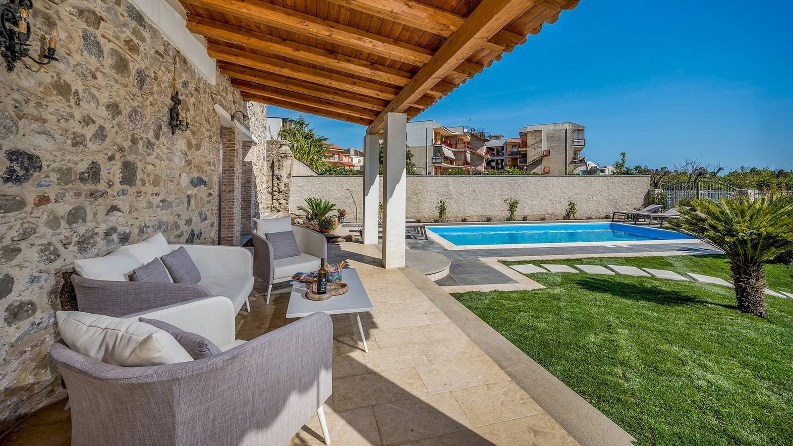 Foto 8 von 26: Villa für 6 Personen mit Balkon