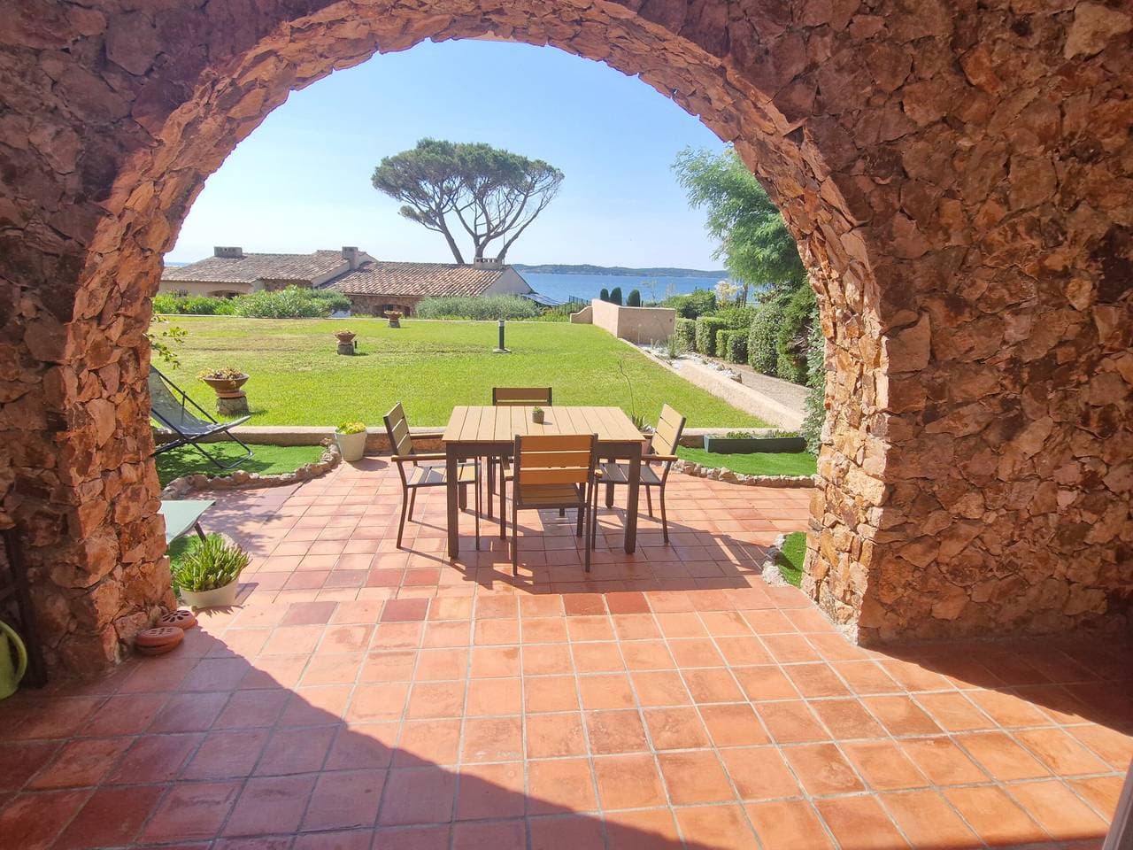 Foto 7 von 30: Klimatisiertes Studio mit Pool in Sainte-Maxime