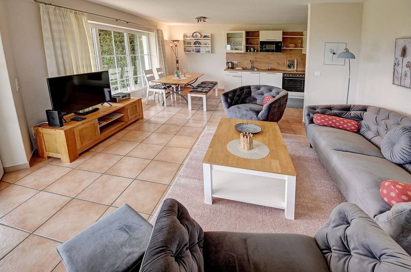 Foto 3 von 24: Am Strand (App. 3) - elegantes Apartment für möblierte Kurzzeitmiete