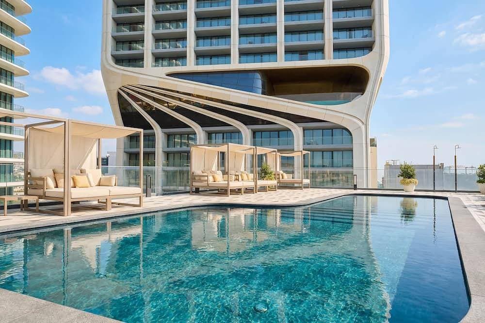 6th Floor Mercury Suite Apartment with Pool Access 1