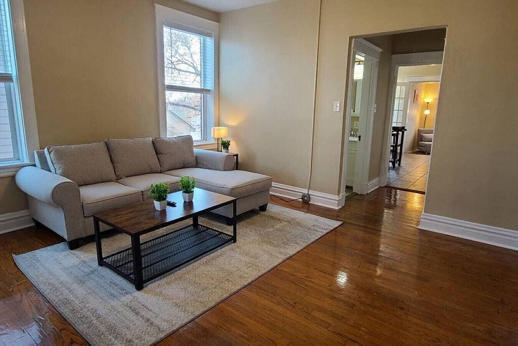 Foto 10 von 11: Dog-Friendly King Apt | Full Kitchen & Laundry