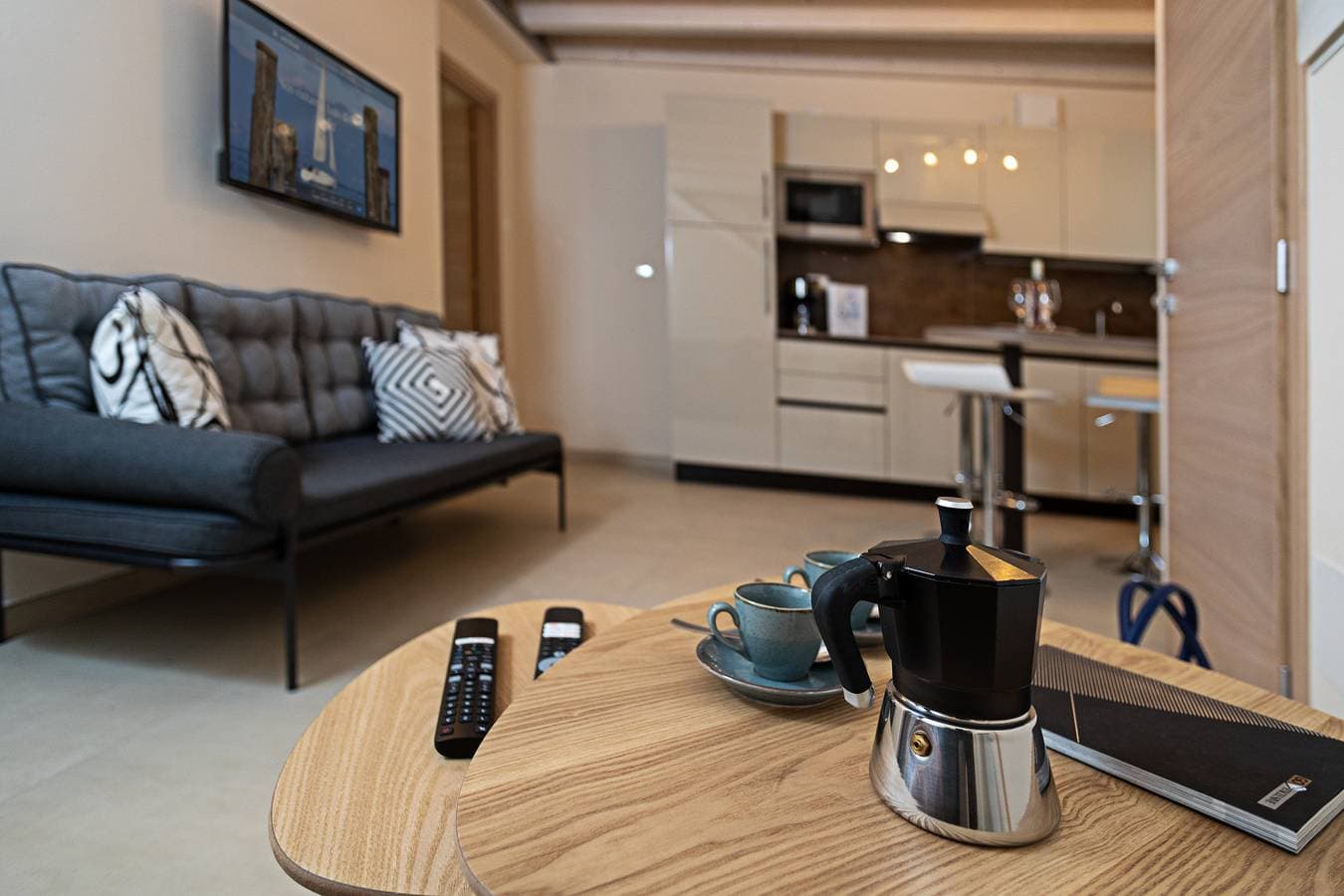 Foto 4 von 36: Regarda - Residenza Gj - piano T moderno bilocale con terrazza panoramica
