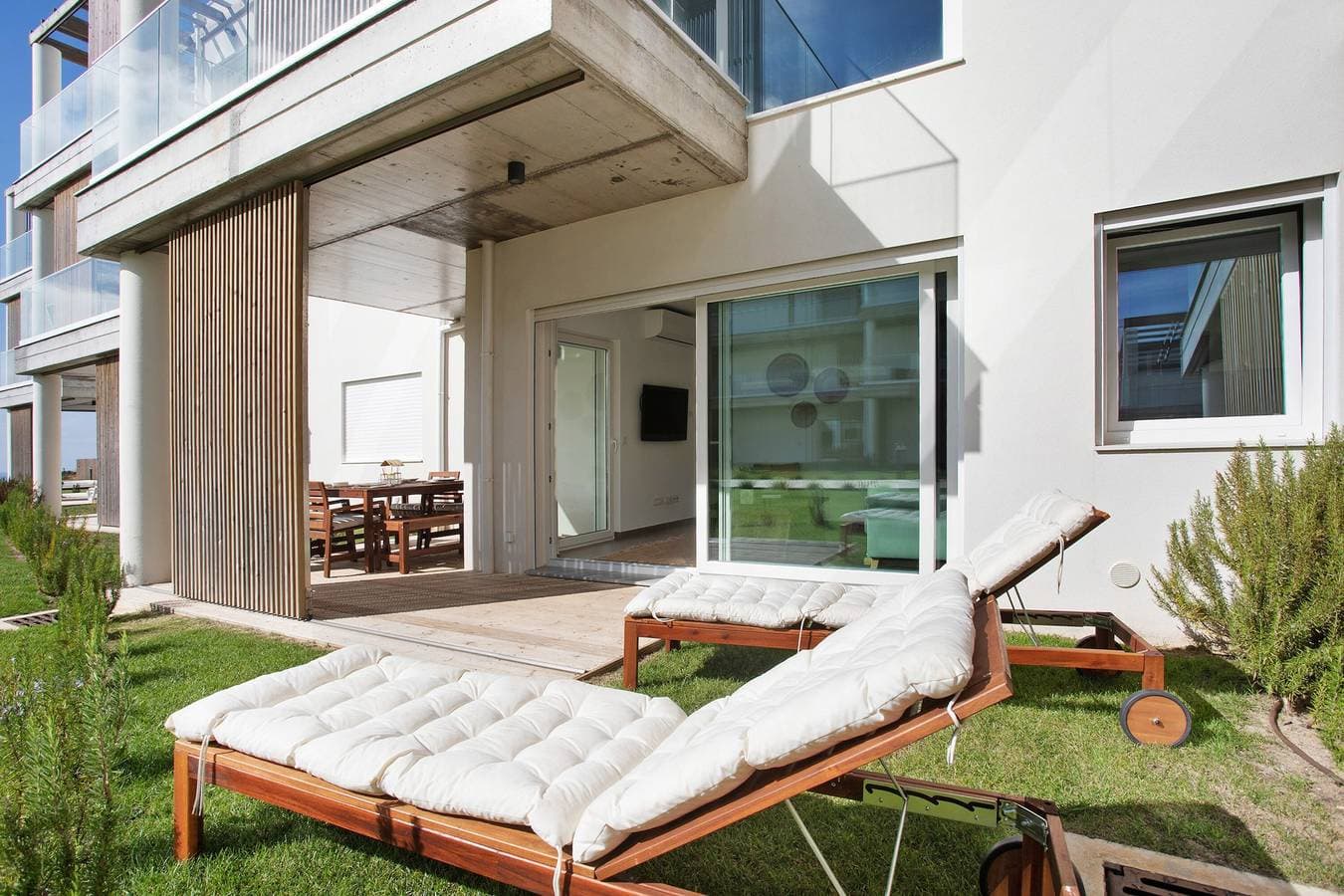 Foto 2 von 38: Ferienwohnung "Luxury Boho Style Nazaré" mit Meerblick, Gemeinschaftspool und WLAN