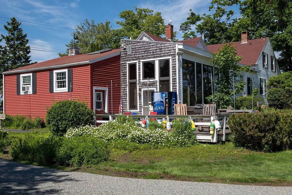Foto 7 von 32: 7 Acadia Cottage. Double Beds Open Hearth Inn
