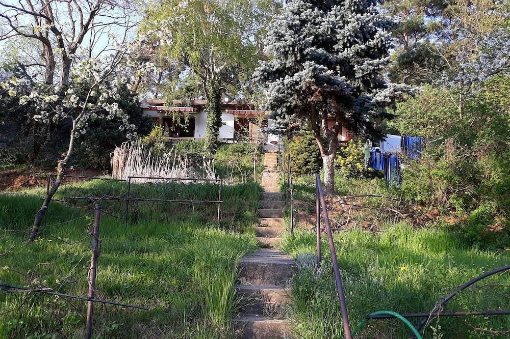 Foto 9 von 15: Bungalow am Stadtrand  mit Terrasse unter Altbaumbestand