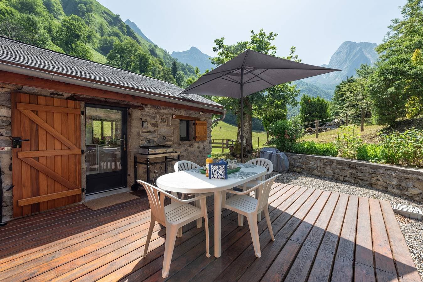 Foto 9 von 45: Ferienhaus 'L'authentik' mit Bergblick, privater Terrasse & Klimaanlage