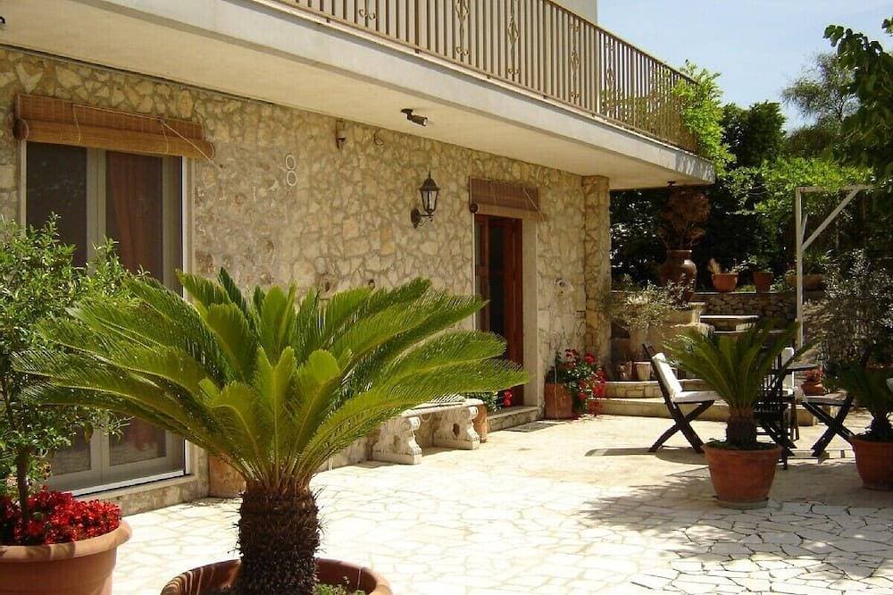 Schönes Feriendomizil in einem typischen sizilianischen Garten mit eigenem Pool 1