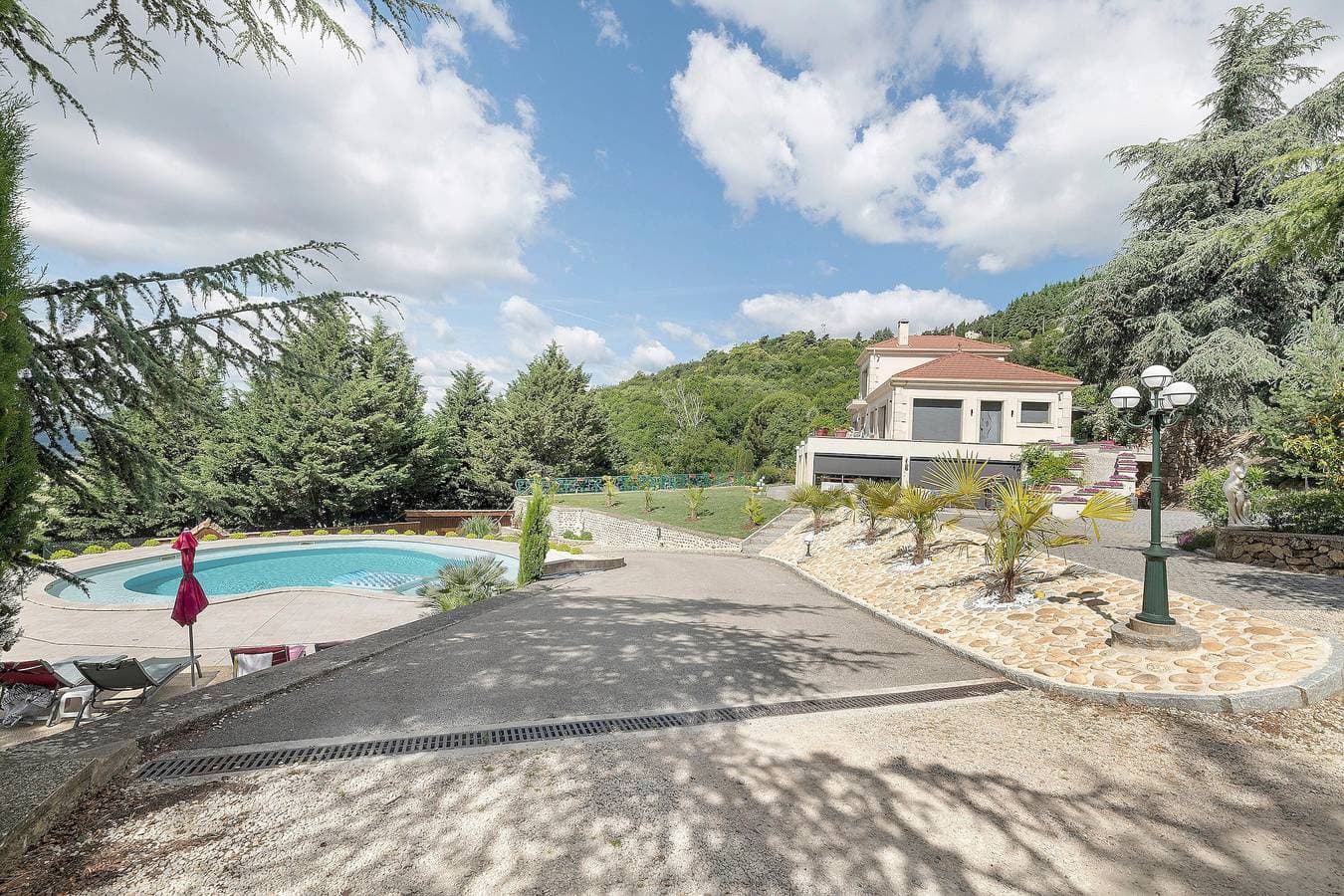 Foto 12 von 24: Ferienhaus „Bergerie am Domaine de Cabu“ mit Bergblick, Gemeinschaftspool und WLAN