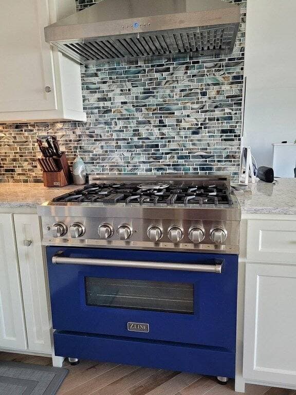 Foto 10 von 36: Breakwater...Oceanfront Executive Home w/hot tub overlooking Bay of Fundy