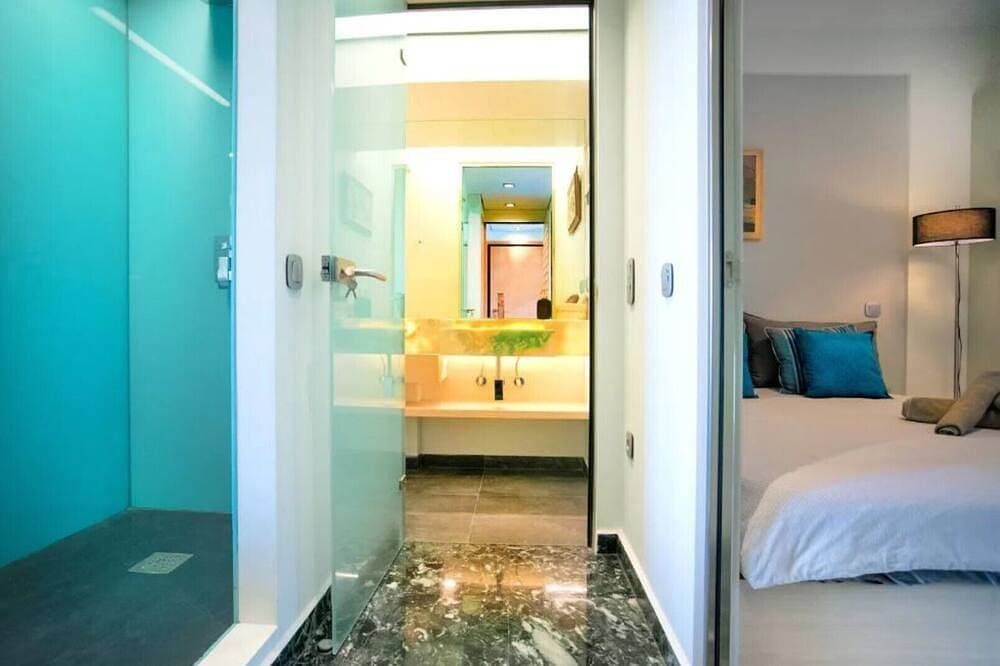 Foto 4 von 16: Vouliagmeni Kavouri Waterfront Apartment