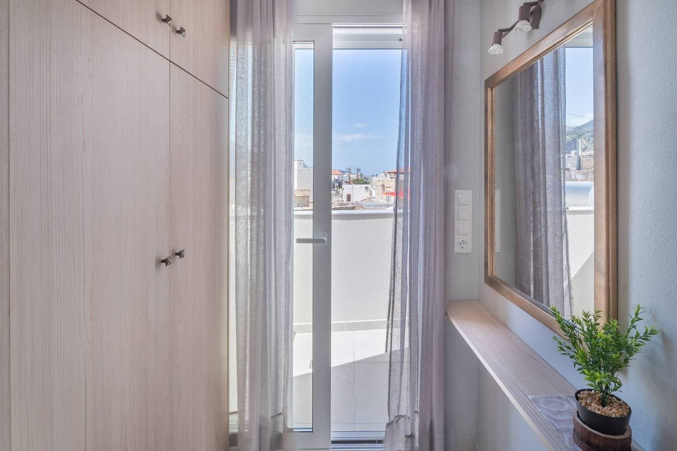 Foto 4 von 17: Napoleon Olive Home 2bd 1ba