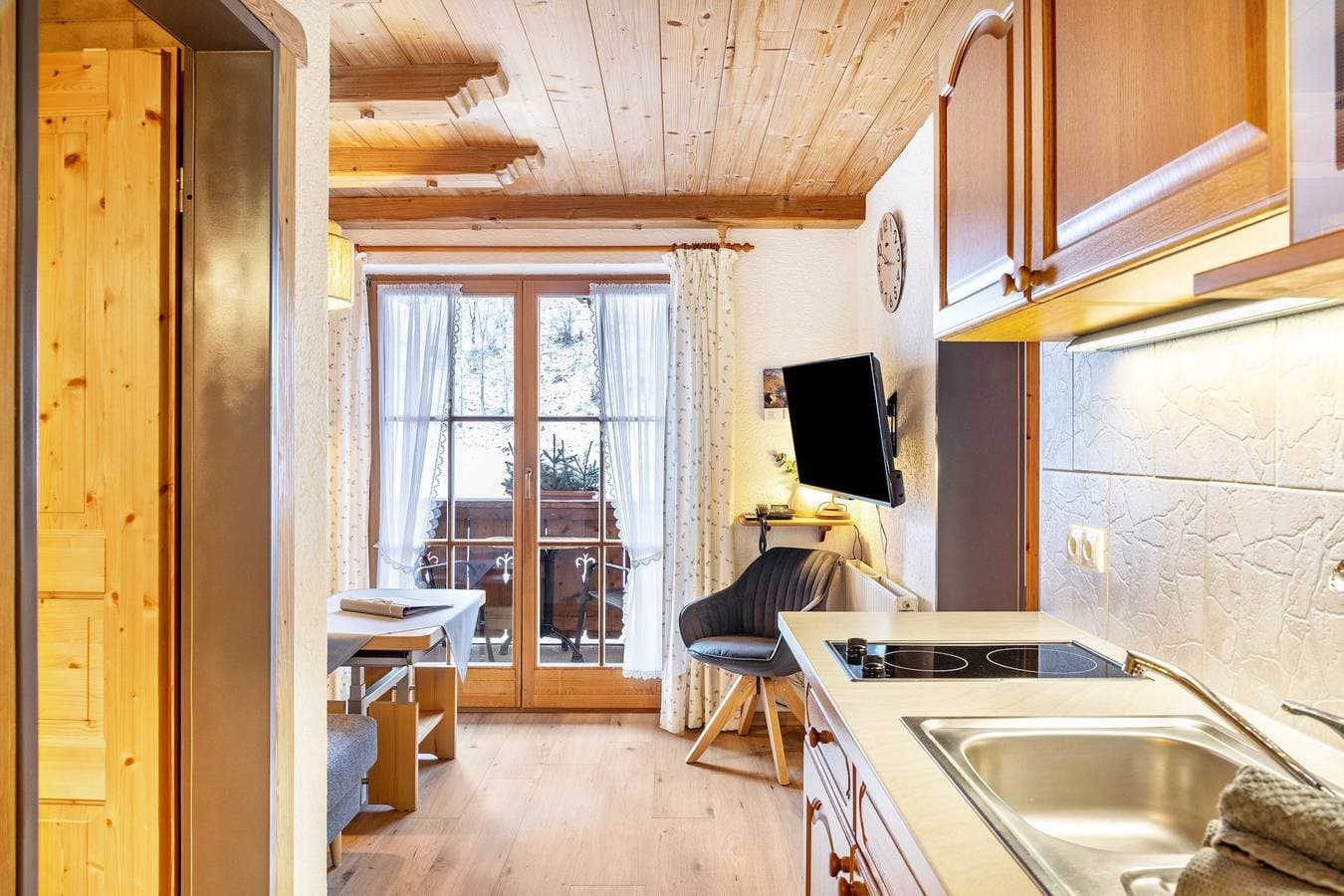 Foto 7 von 30: Ferienwohnung 'Höllental' mit Bergblick, Balkon und WLAN
