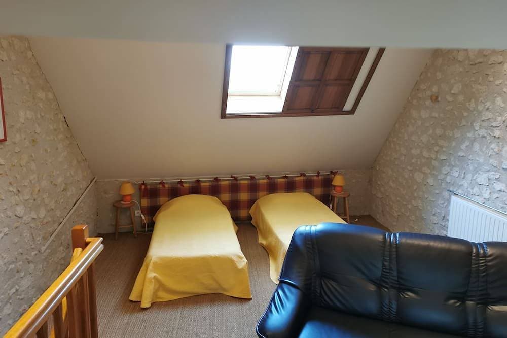Foto 3 von 7: Detached duplex vacation rental for rent surrounded by wisteria