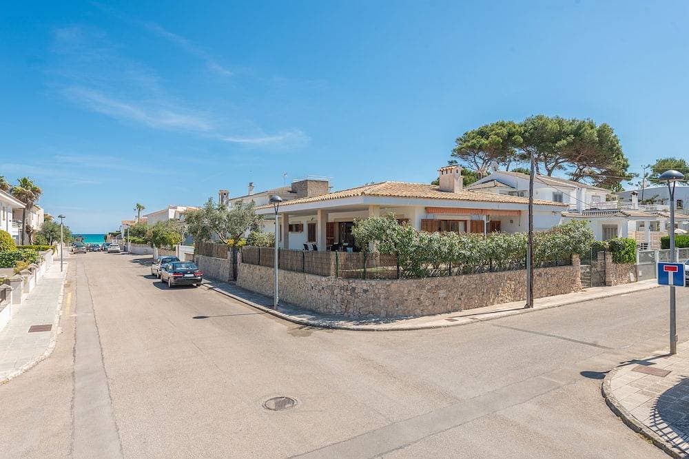 Foto 13 von 29: Die Villa Bugambilia liegt nur 50 m von einem langen Sandstrand entfernt.