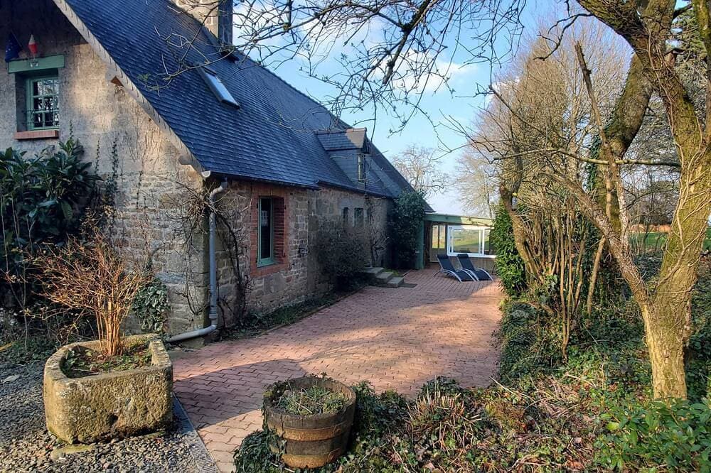 Foto 12 von 21: Quiet gîte on the edge of a forest, ideal for families with pets except cats.