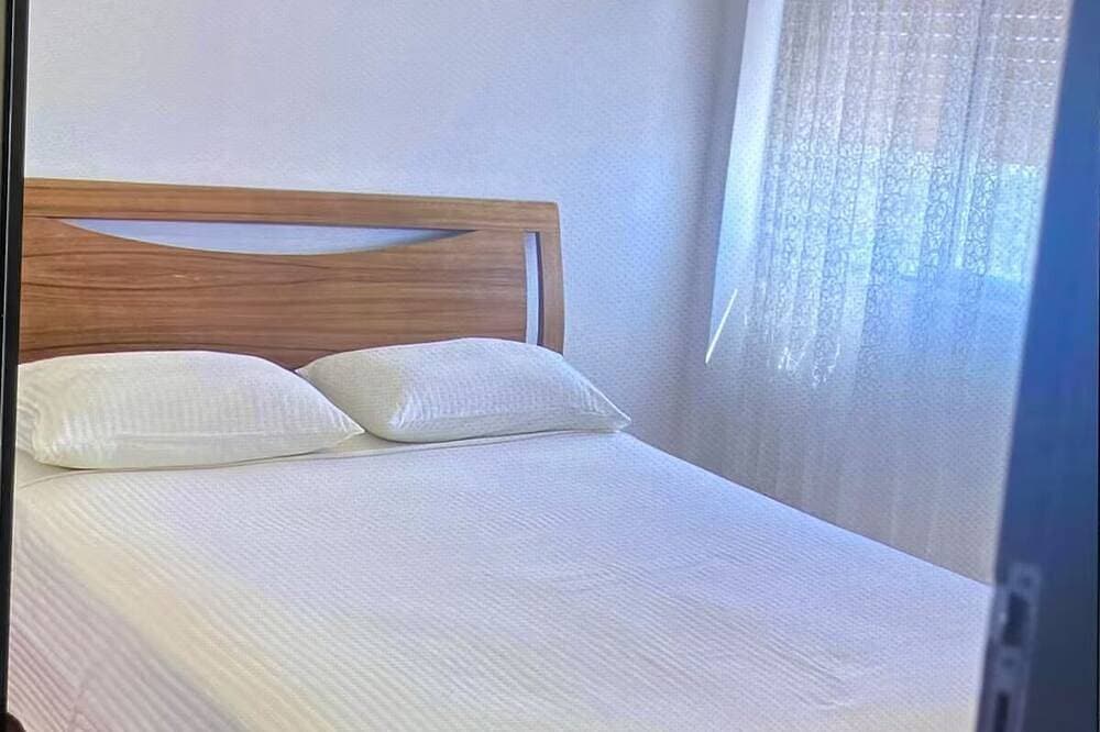 Foto 3 von 13: Cozy 2-Bed Apartment by the Kings Avenue Mall