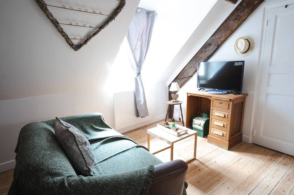 Foto 10 von 28: La Campagne -Studio-Ensuite mit Bad-Stadtblick