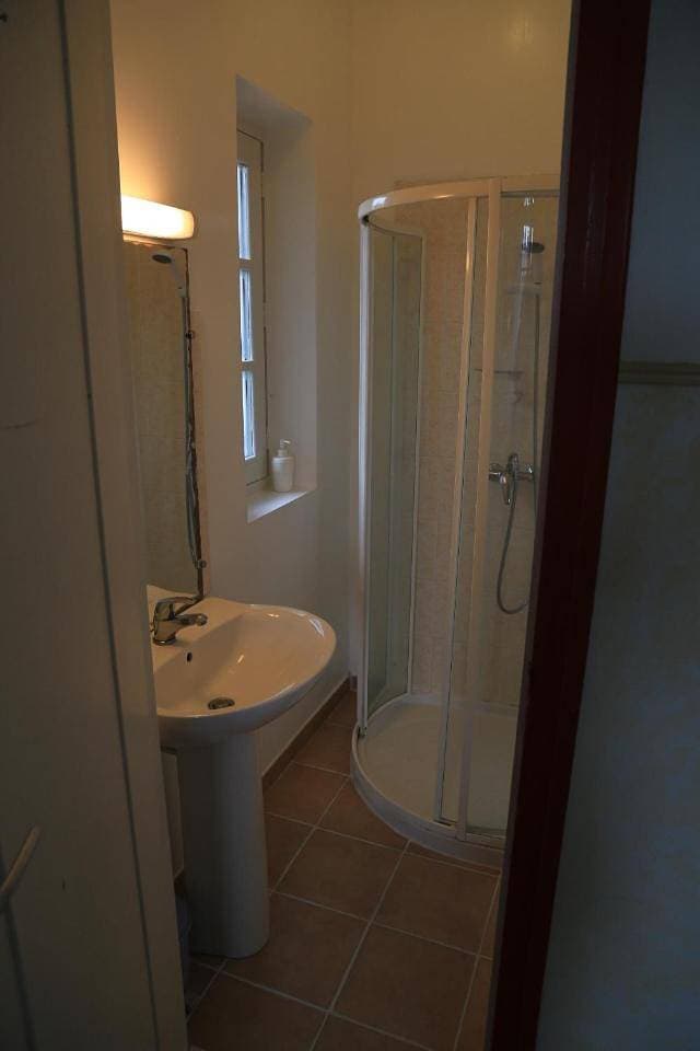 Foto 9 von 9: Double Room with Private Bathroom