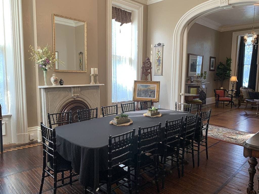 Foto 13 von 13: Historic Mansion, Minutes from Downtown