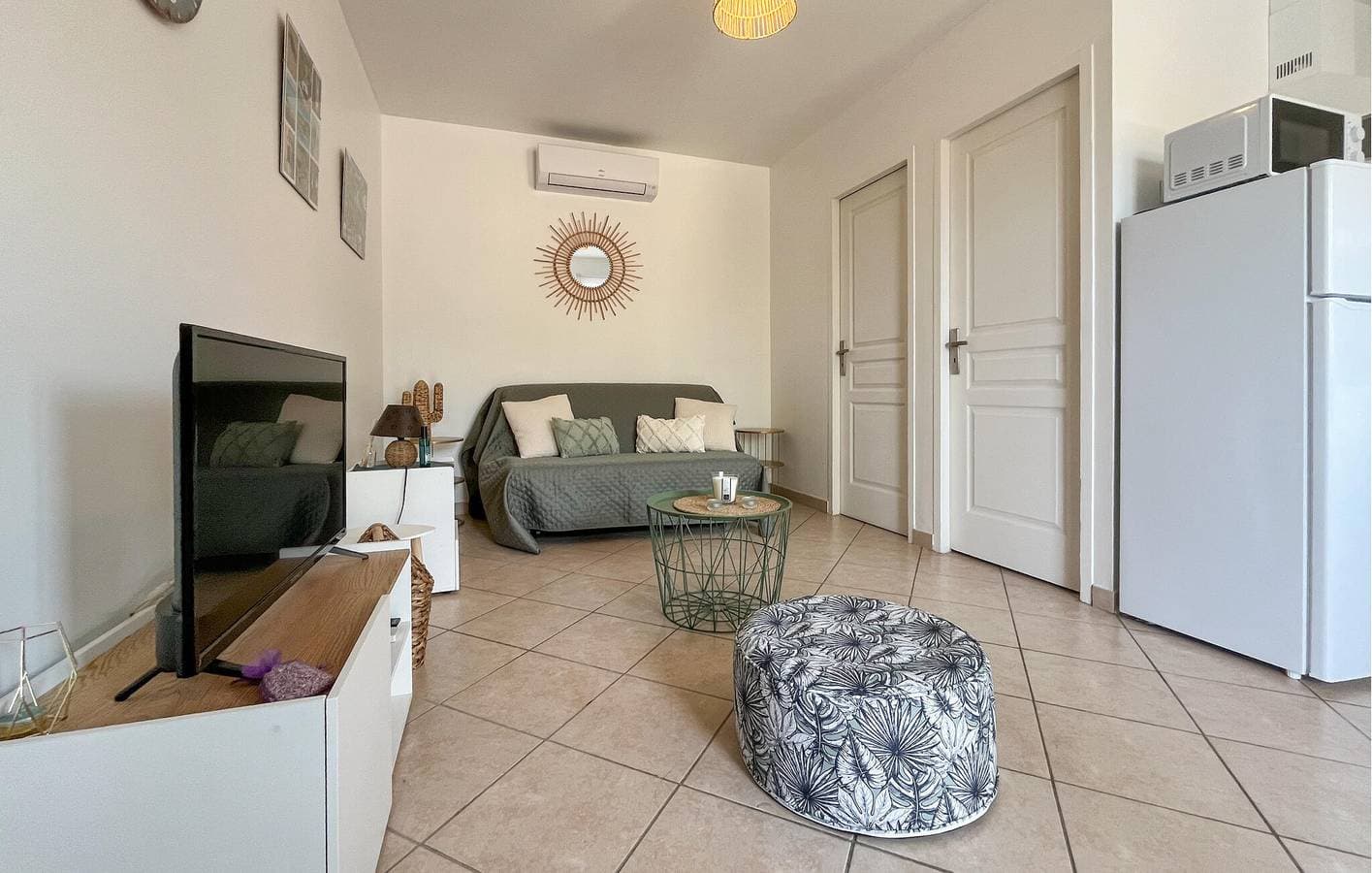 Foto 3 von 24: Gemütliche Wohnung mit WiFi, TV, AC & Parkplatz, 1000m nach Saint-Martin-de-Crau