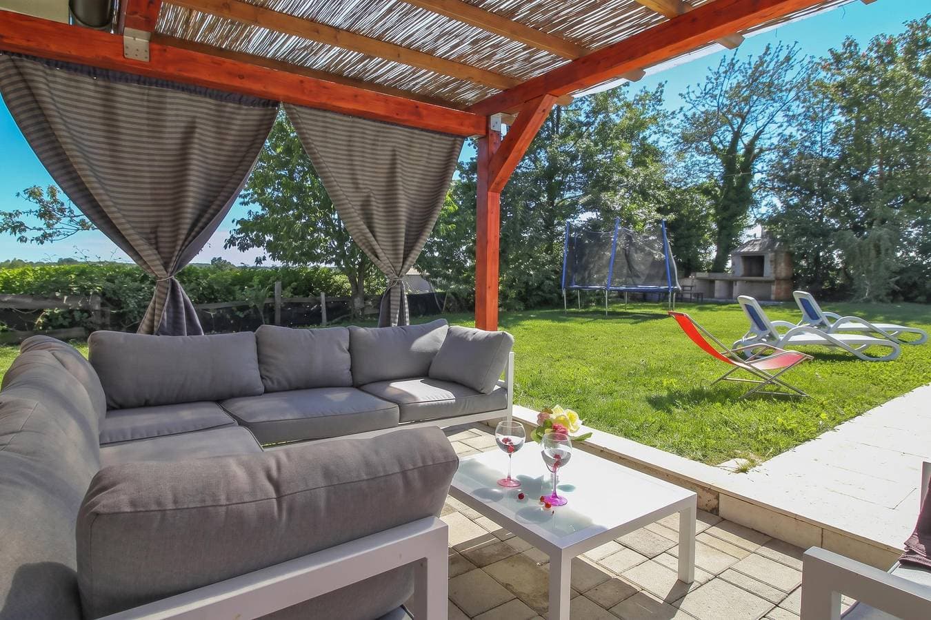 Foto 4 von 35: Villa Simac With Pool and Whirlpool