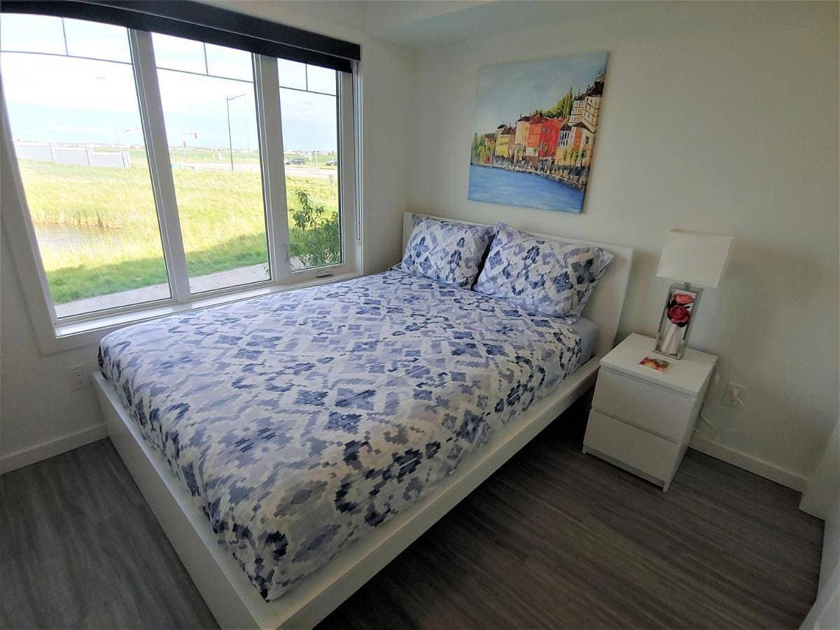 Serene 2 bedroom condo with balcony and lakeview 1