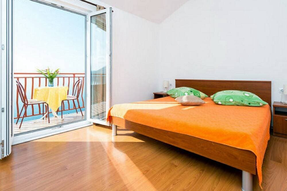 Guest House Fontana - Standard Apartment mit 1 Schlafzimmer, Balkon und Meerblick 1