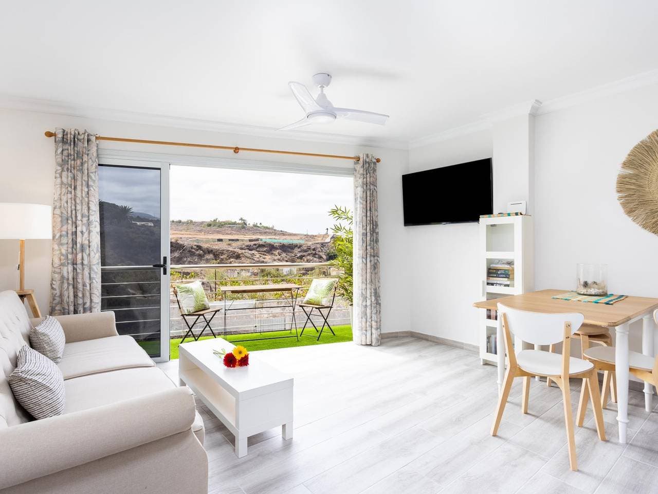 Stunning Beachfront Getaway, Your Perfect Retreat 1