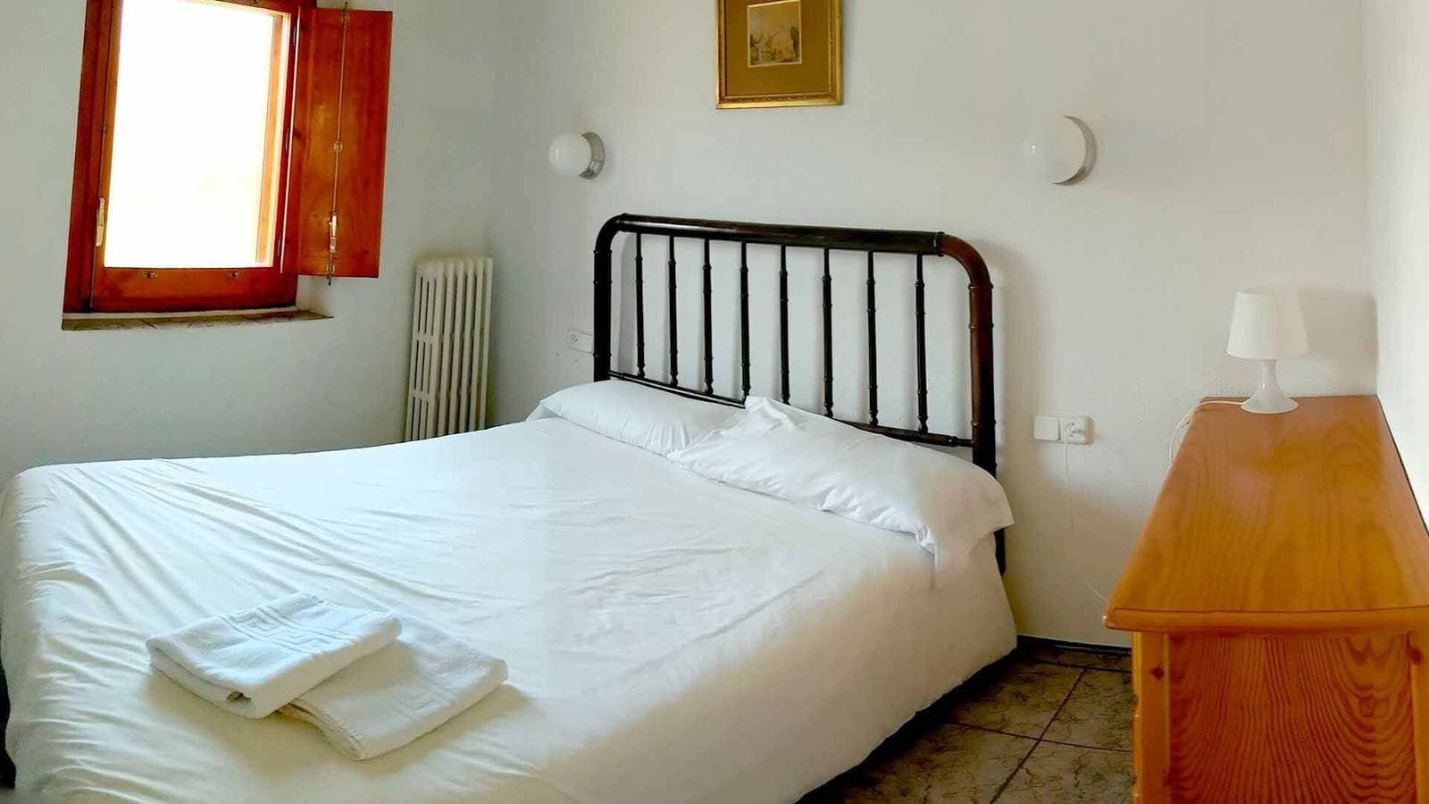 Foto 8 von 39: Ferienwohnung 'Mas El Carrer - Groc' mit Bergblick, Gemeinschaftspool und Wi-Fi